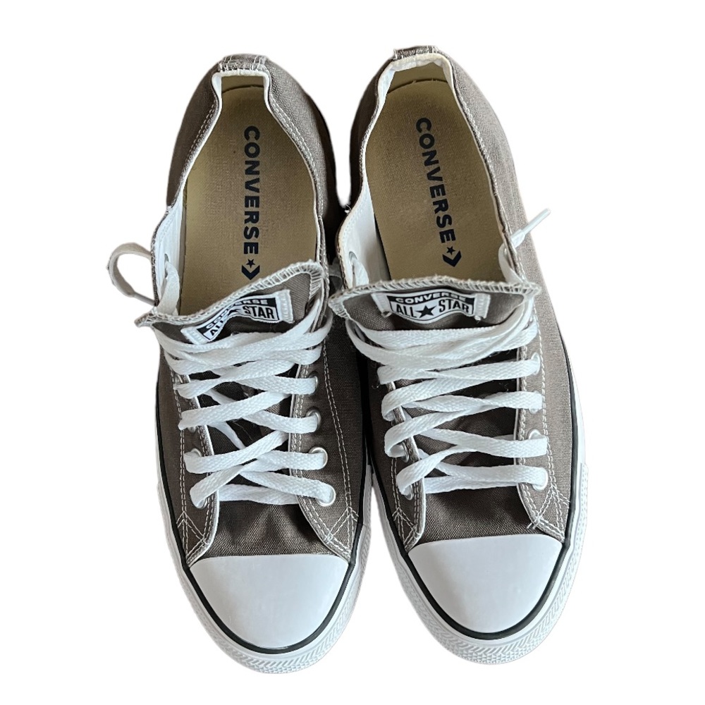 CONVERSE ALL*STARS. W12. Great condition. Barely worn. Beautiful neutral color.